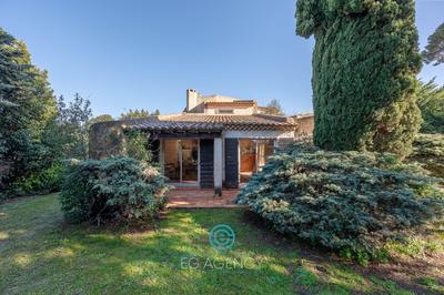 Maison - 200 m² - 6 pièces