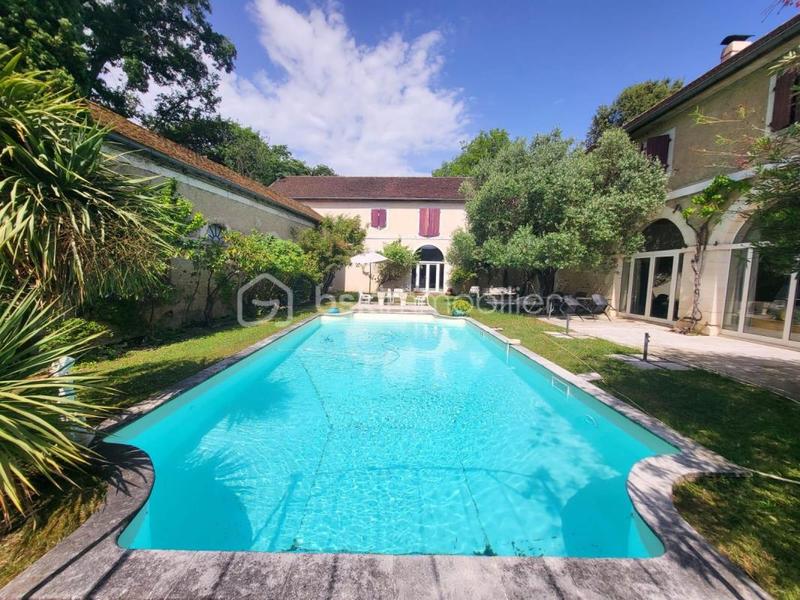 Maison - 400 m² - 10 pièces