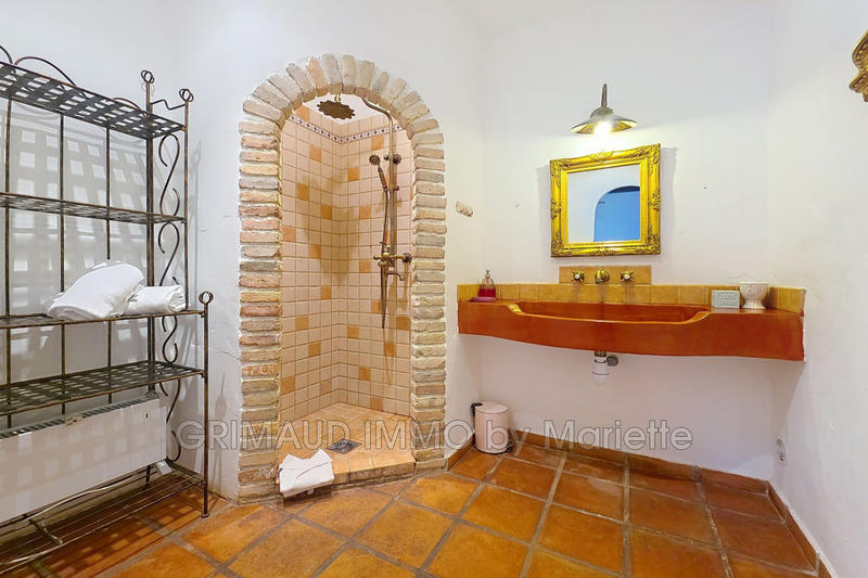 Maison - 236 m² - 8 pièces