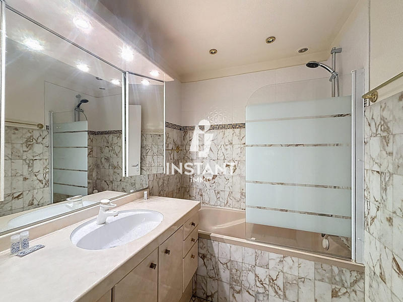 Appartement - 85 m² - 5 pièces