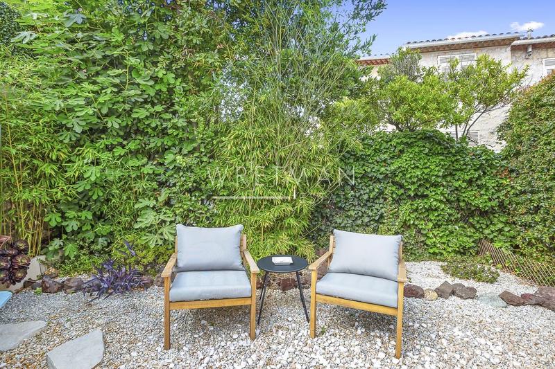 Villa - 270 m² - 7 pièces