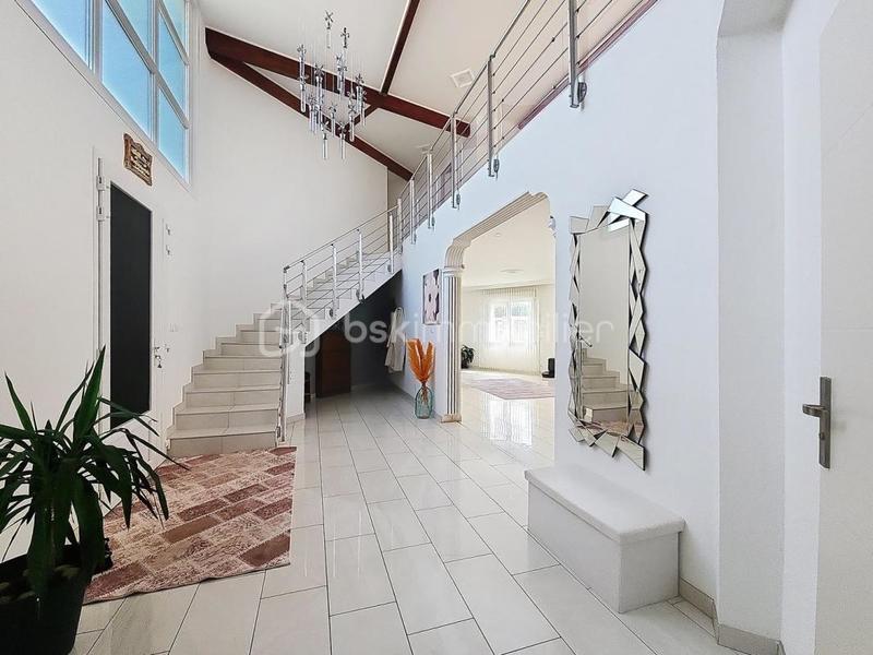 Maison - 280 m² - 7 pièces