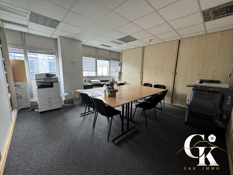 Bureau - 749 m²