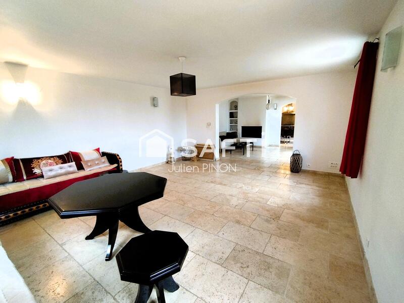 Maison - 182 m² - 8 pièces