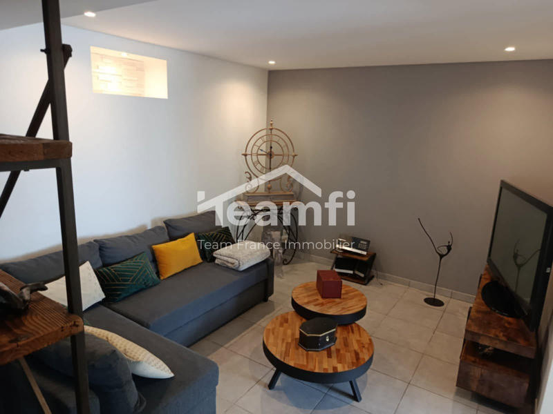 Maison - 240 m² - 8 pièces