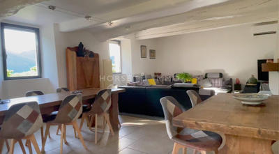 Maison - 600 m² - 10 pièces