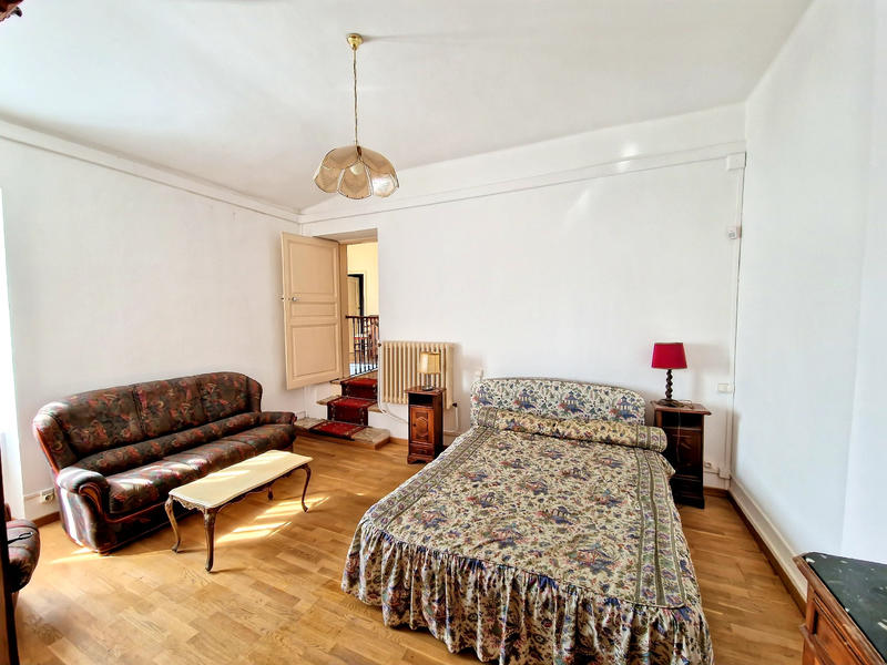 Maison - 221 m² - 8 pièces