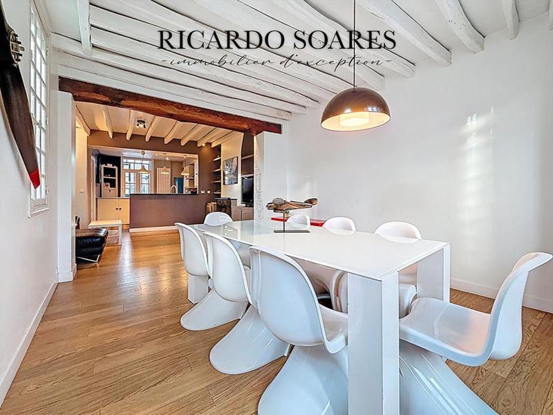 Maison - 207 m² - 9 pièces