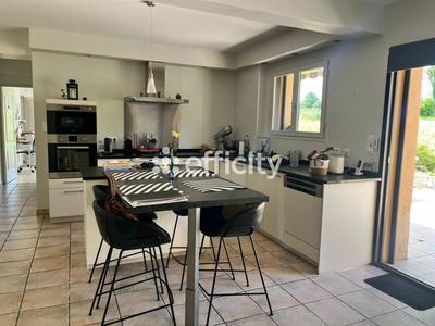 Maison - 213 m² - 5 pièces