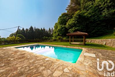 Maison - 215 m² - 6 pièces