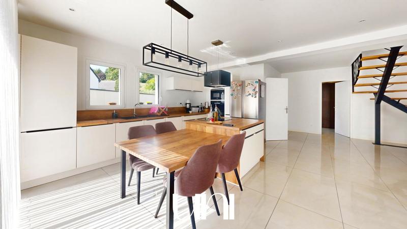 Maison - 200 m² - 7 pièces