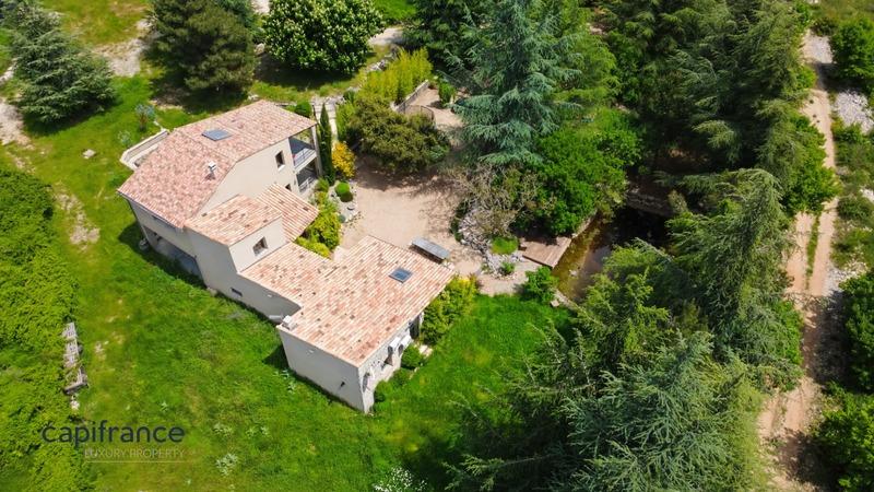 Mas - 218 m² - 7 pièces