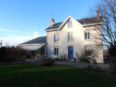Maison - 260 m² - 8 pièces