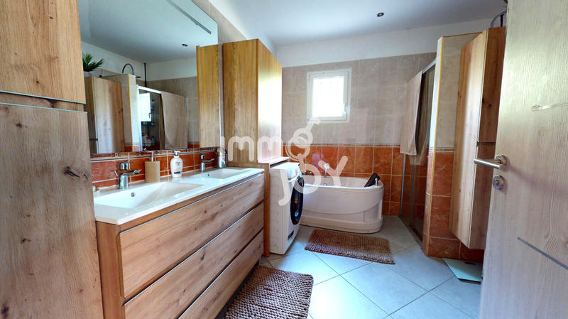 Maison - 178 m² - 7 pièces