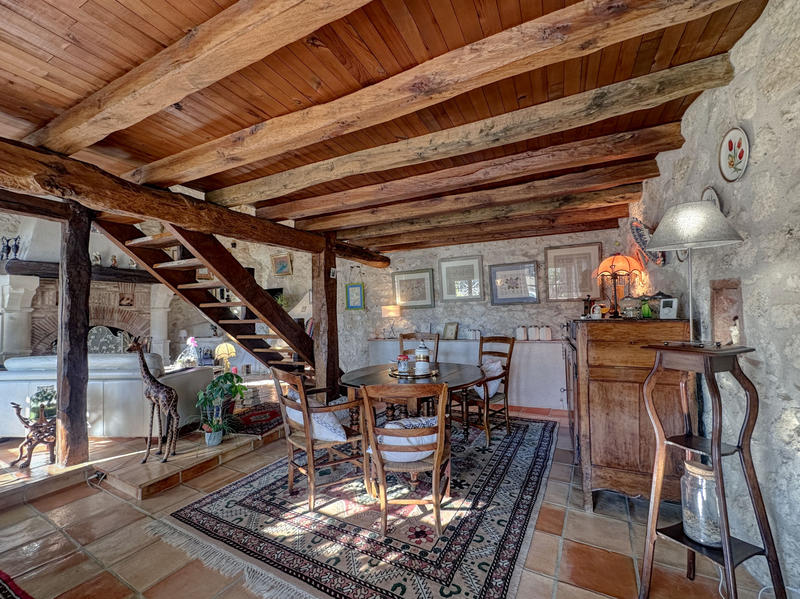 Maison - 200 m² - 7 pièces