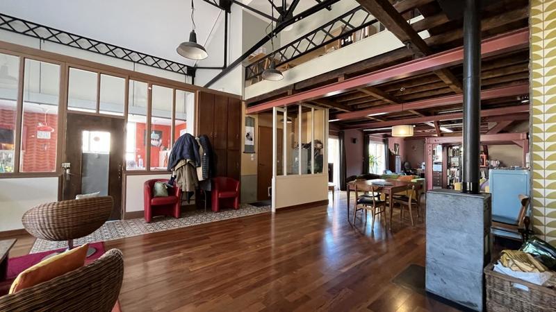 Maison - 250 m² - 7 pièces