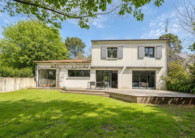 Maison - 207 m² - 7 pièces