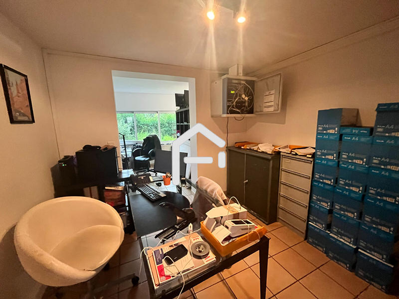 Local d'activités - 110 m² - 11 pièces