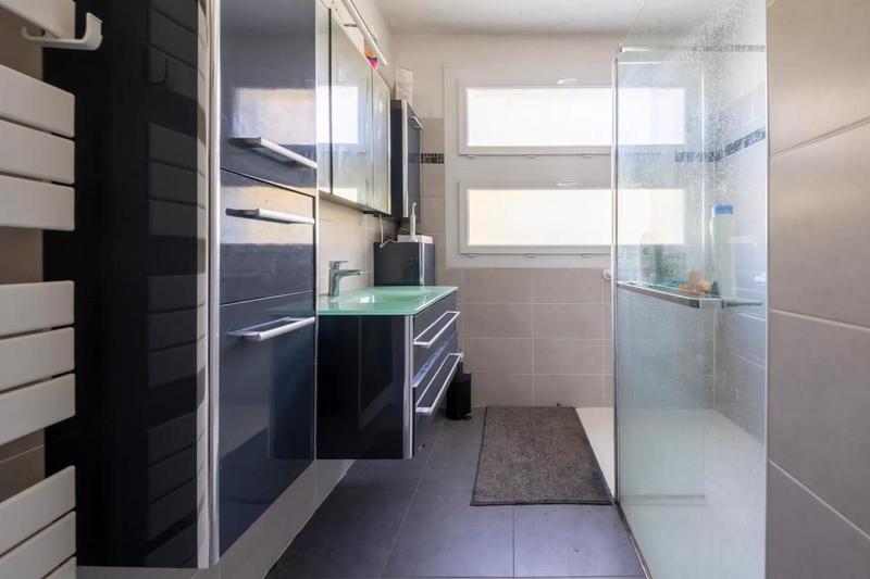 Maison - 250 m² - 11 pièces