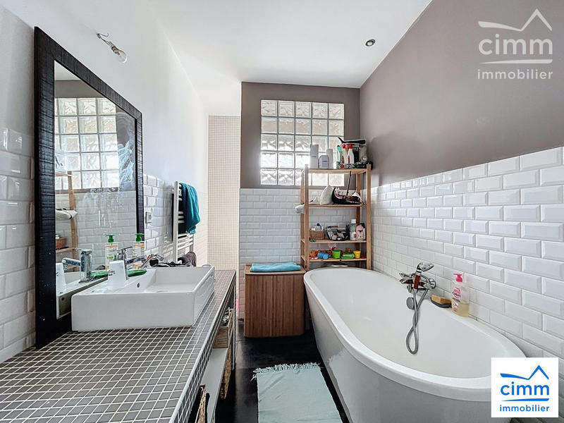 Maison traditionnelle - 145 m² - 6 pièces