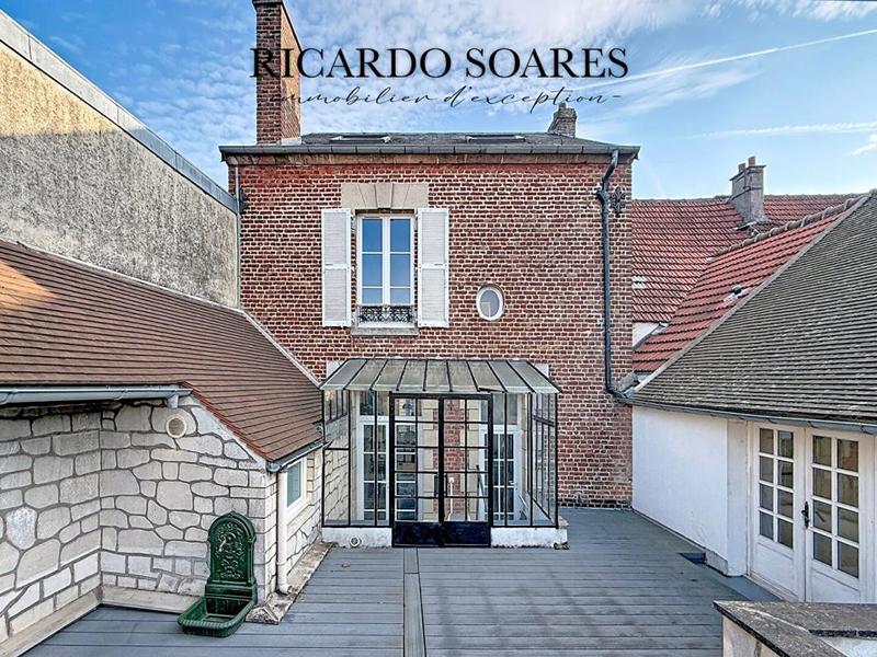 Maison - 207 m² - 9 pièces