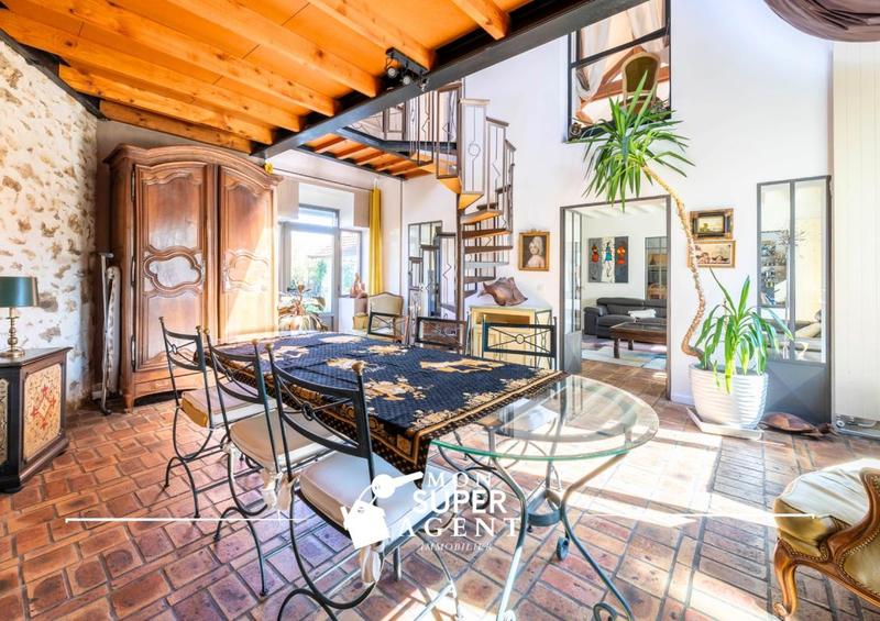 Maison - 202 m² - 7 pièces