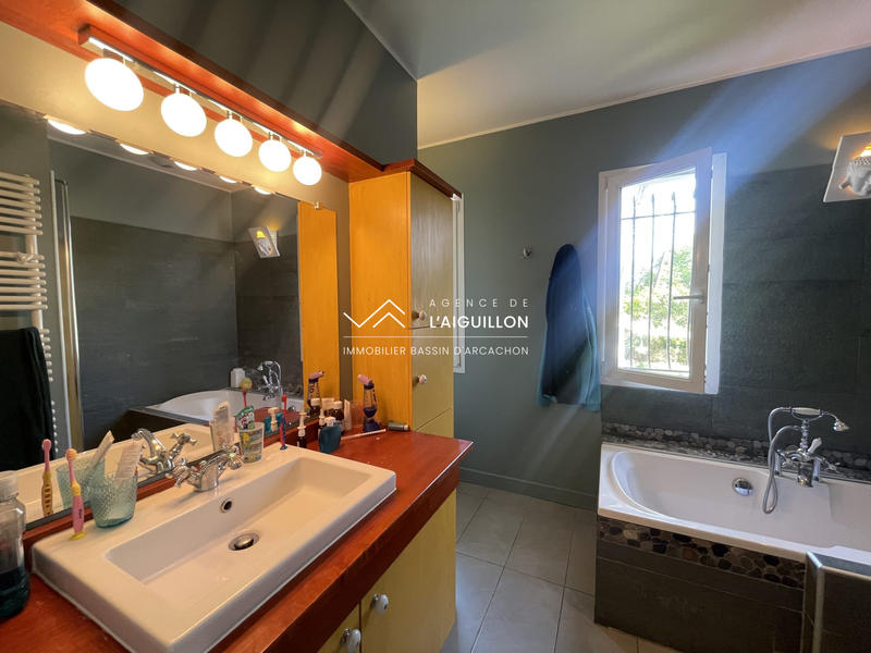 Maison - 200 m² - 7 pièces