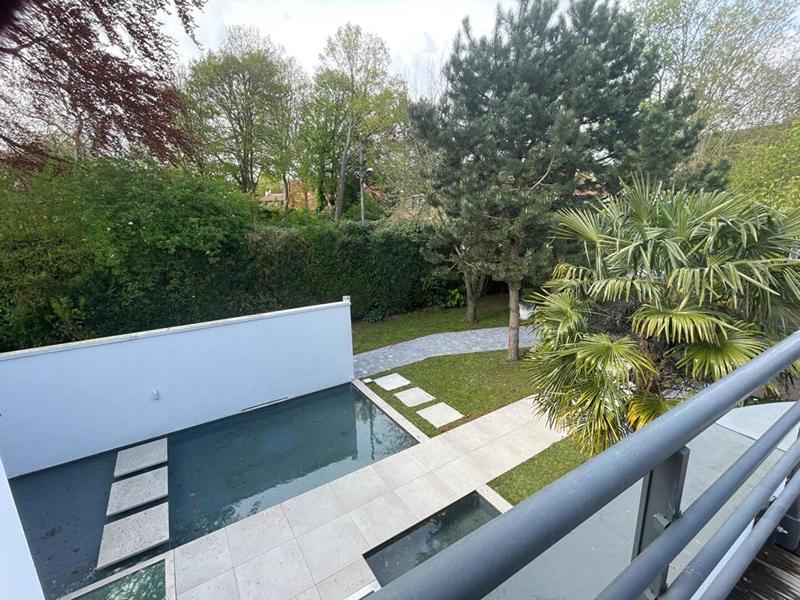 Demeure - 315 m² - 9 pièces