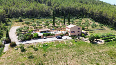 Villa - 242 m² - 6 pièces
