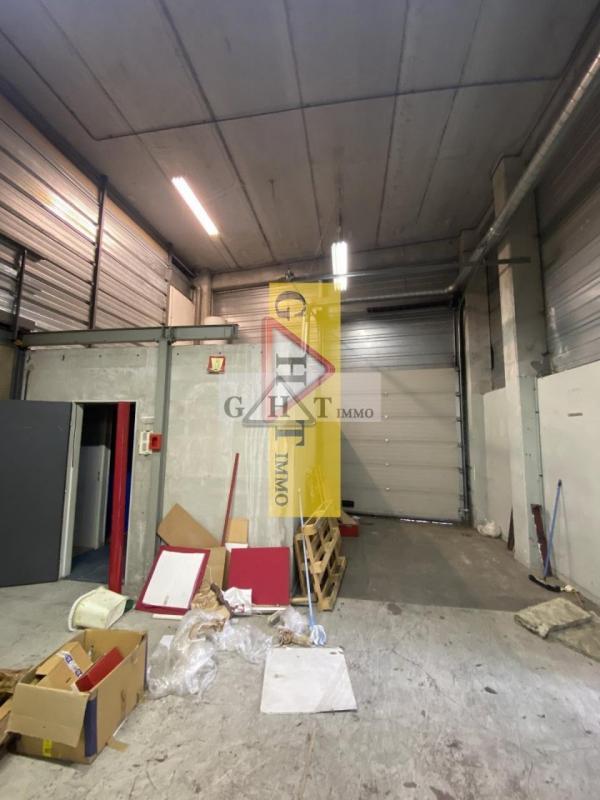 Entrepôt - 1 500 m²