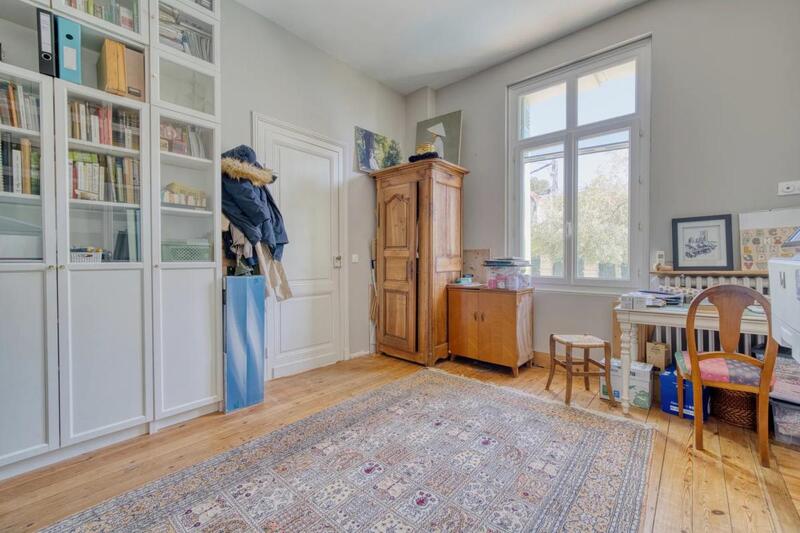 Maison - 232 m² - 11 pièces