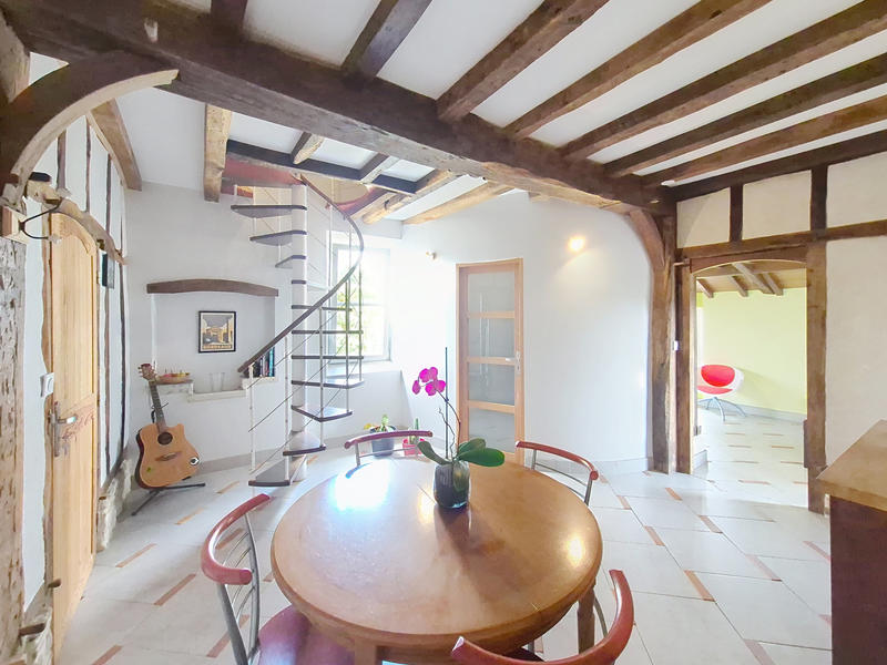 Maison - 270 m² - 11 pièces