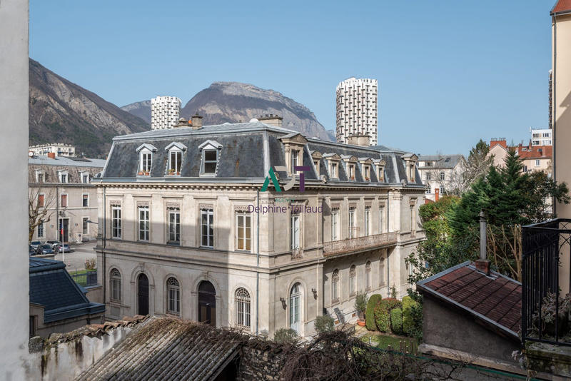 Appartement - 223 m² - 6 pièces