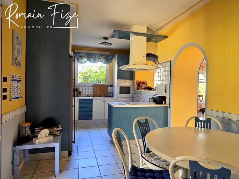 Maison - 300 m² - 7 pièces