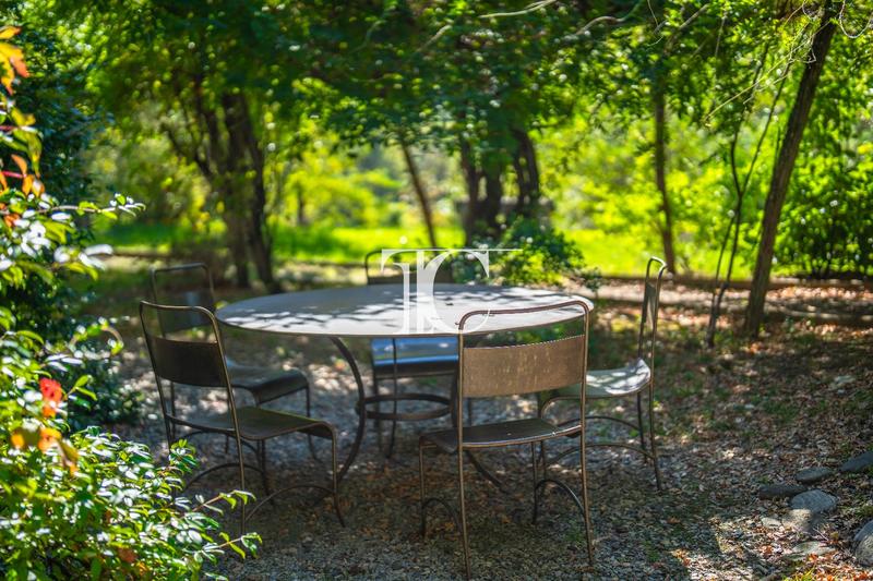 Maison - 379 m² - 19 pièces