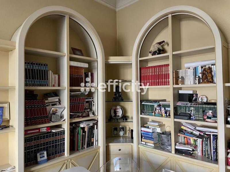 Maison - 392 m² - 10 pièces