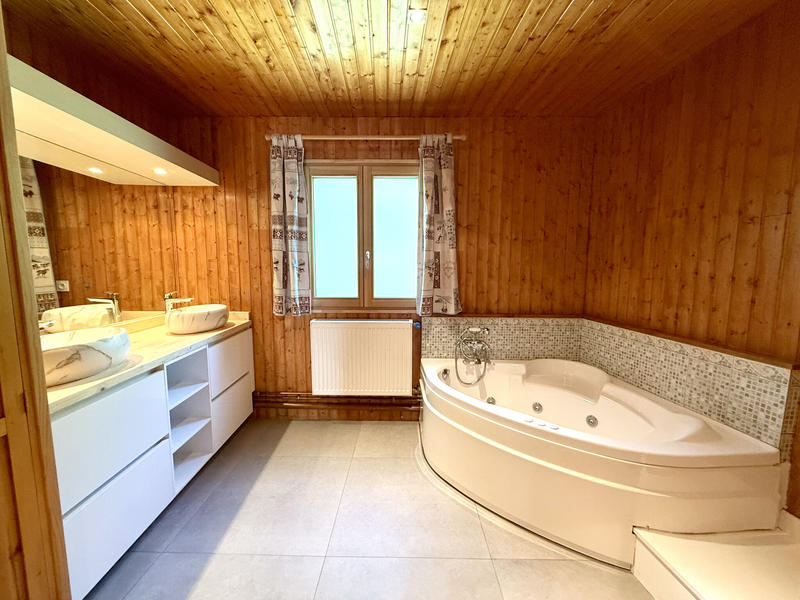 Châlet - 329 m² - 13 pièces