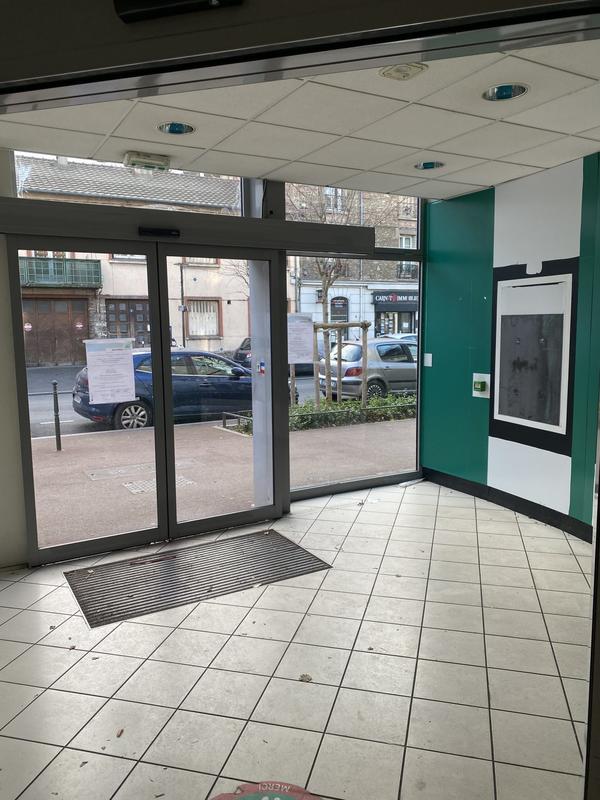 Local commercial - 207 m² - 4 pièces