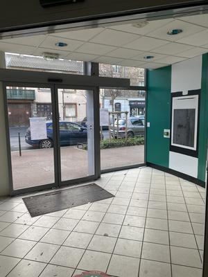 Local commercial - 207 m² - 4 pièces