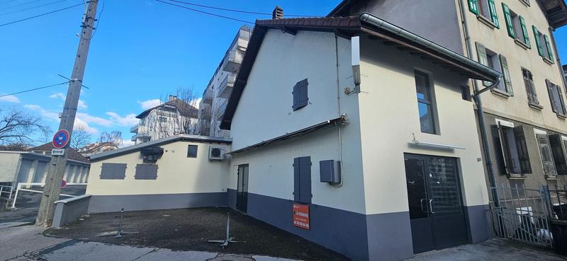 Local commercial - 130 m² - 4 pièces