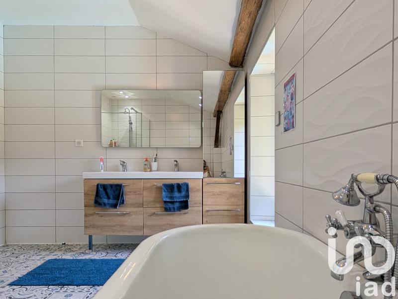 Maison - 240 m² - 8 pièces