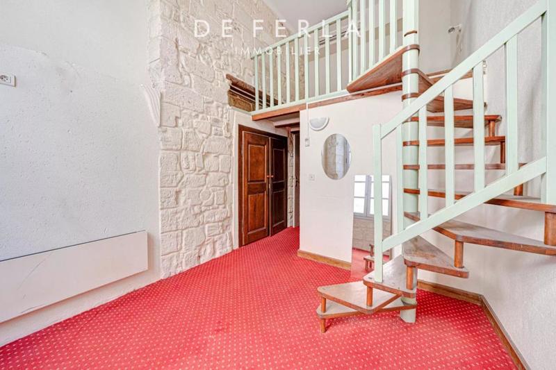 Appartement - 837 m² - 22 pièces