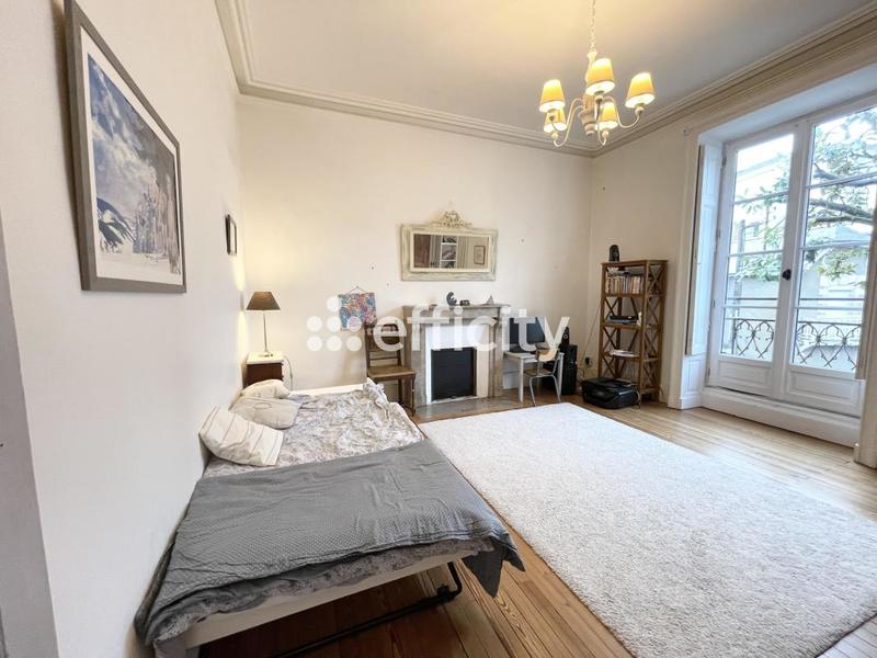 Demeure - 255 m² - 11 pièces