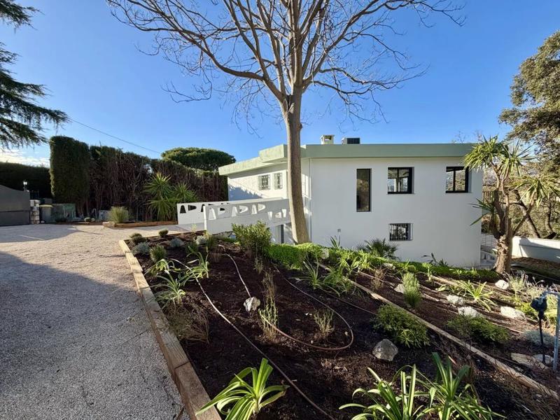 Maison - 212 m² - 7 pièces