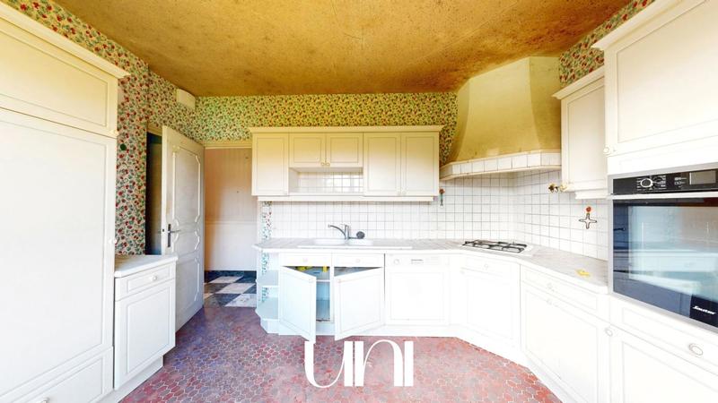 Maison - 208 m² - 8 pièces