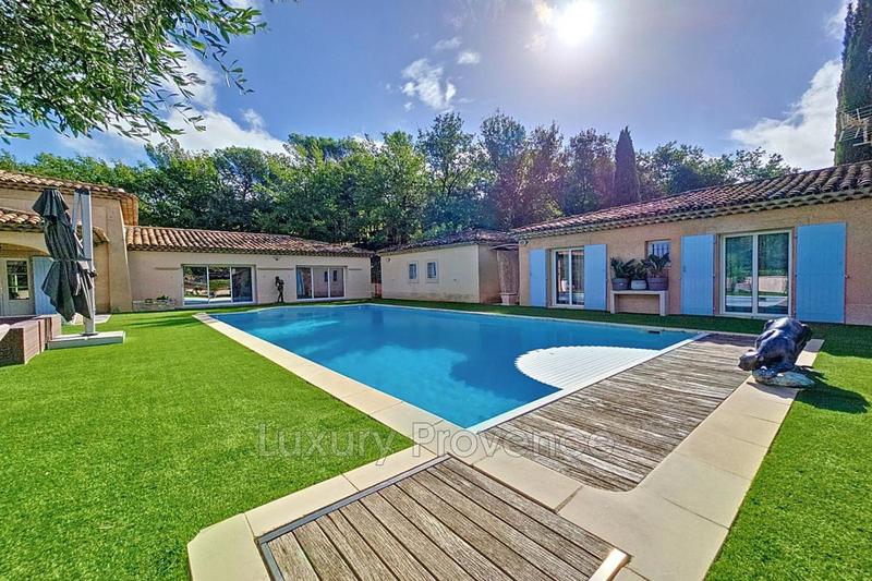 Propriété - 360 m² - 10 pièces