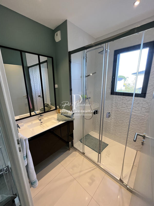 Maison contemporaine - 250 m² - 6 pièces