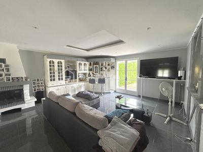 Maison traditionnelle - 170 m² - 8 pièces