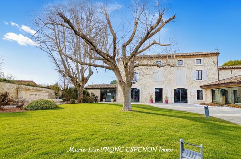 Mas - 471 m² - 15 pièces