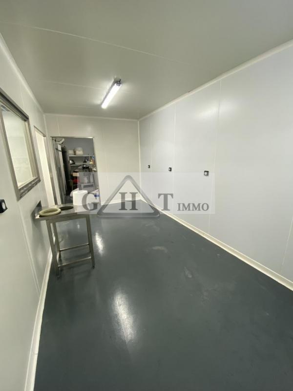 Entrepôt - 1 100 m²